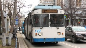 Троллейбус Екатеринбурга ЗиУ-682 КР Иваново борт. №127 маршрут 27 на остановке "Карла Маркса"