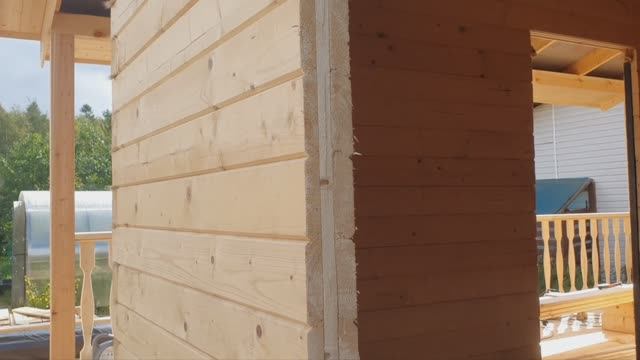 Деревянные ройки или металлические уголки для деревянных проемов сруба из профилированного бруса смотреть онлайн