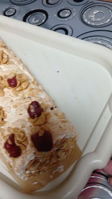 меренговый рулет с клубничкой