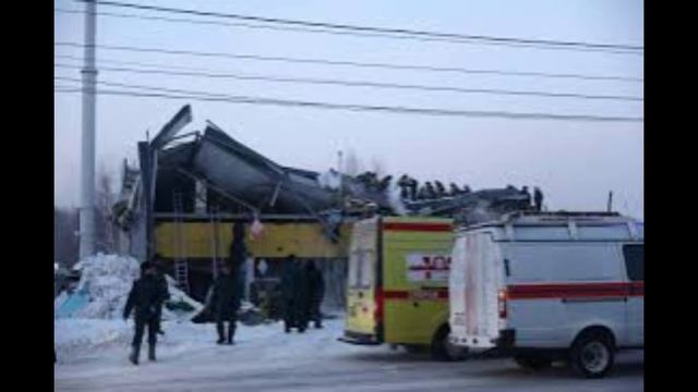 В Новосибирске в Первомайском районе произошло обрушение кровли торгового центра смотреть онлайн