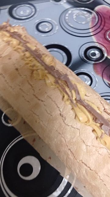 меренговый шоколадный рулет
