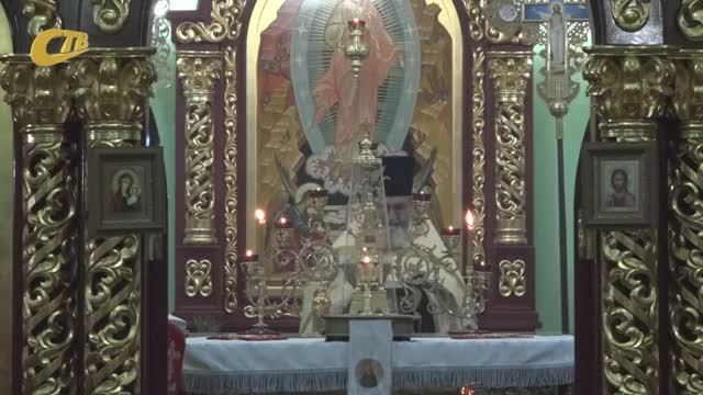 В ХРАМЕ СЕРГИЯ РАДОНЕЖСКОГО В КРЕЩЕНСКИЙ СОЧЕЛЬНИК ПРОШЛА БОЖЕСТВЕННАЯ ЛИТУРГИЯ И ОСВЯЩЕНИЕ ВОДЫ смотреть онлайн