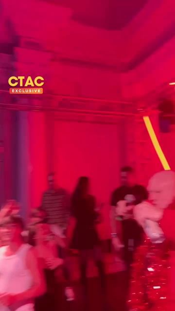 The show must go on 🎄🫦 смотреть онлайн