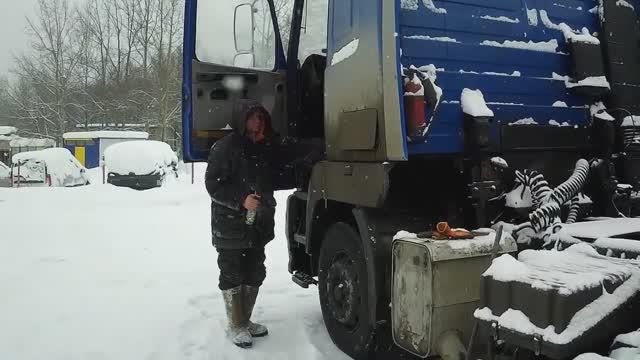 Замерз кран управления пневмоподвеской МАЗ 5440. смотреть онлайн