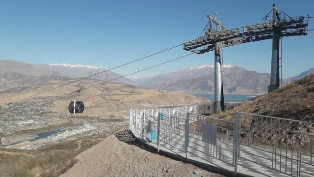 Родной Ташкент. Осень. Поездка в горы на фуникулёре. Красотища. Чарвак, Чирчик, стеклянный мостик. смотреть онлайн
