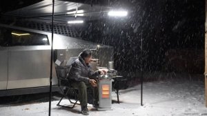 Кемпинг с кибертраком _  -20 вьюга. Сплю в машине.