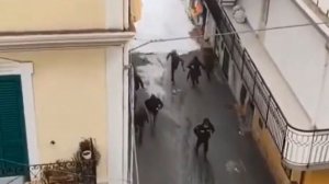 Волны высотой с трехэтажный дом. Шторм "Гарри" ударил по Сицилии