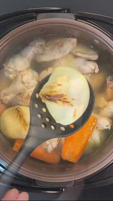 Наваристый куриный бульон в мультиварке