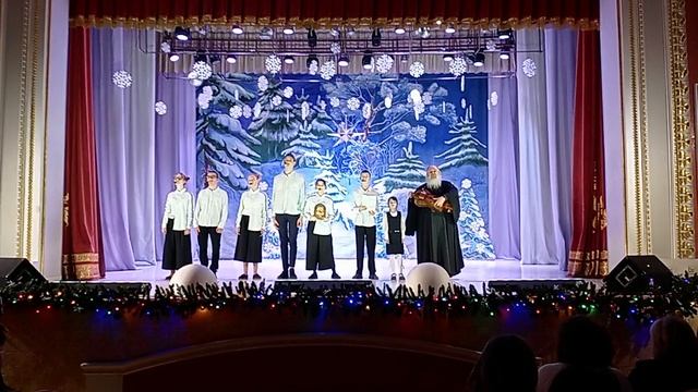 Небо и земля. Колядка.
С воспитаниками интерната 29.