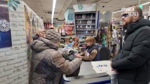 РАДОСТЬ И УДИВЛЕНИЕ. ОПЛАТИЛИ ПОКУПКИ ЛЮДЯМ ПЕРЕД ПРАЗДНИКОМ.