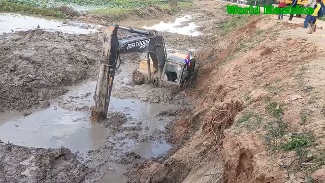 Невероятная авария экскаватора, который затонул и застрял в глубоком Иле. смотреть онлайн