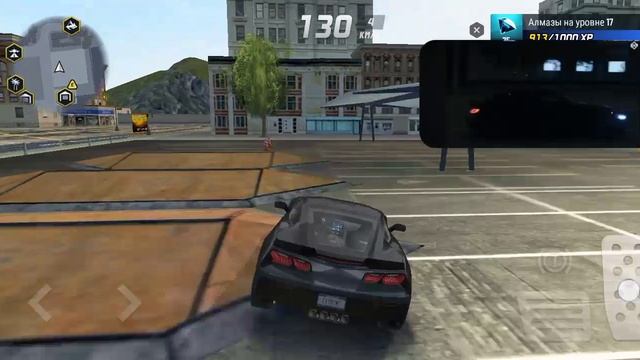 едет черная бмв