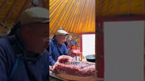 Первобытная жизнь монголов, живущих в юртах на пастбищах!  #еда #кулинария #Монголия