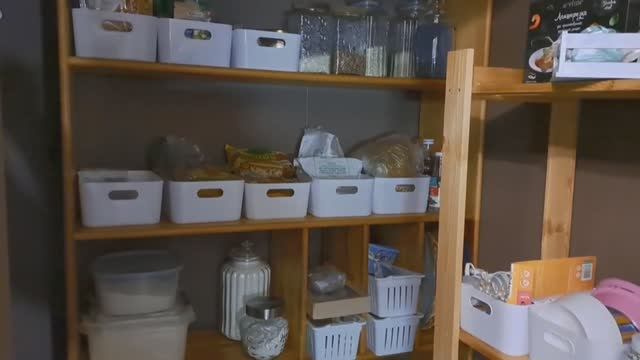 Уборка! Разбираю кухонные шкафы! Выкинула кучу всего)))🤗🤗🤗 смотреть онлайн