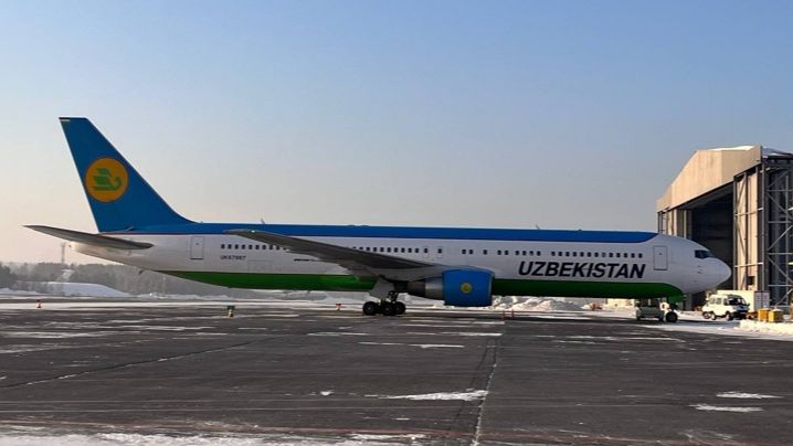 Самолет Uzbekistan Airways совершил аварийную посадку в Красноярске