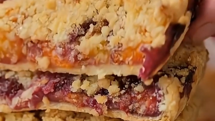 Готовим невероятно сочный, ароматный и хрустящий фруктовый ПИРОГ...🥧🍓☕😋 смотреть онлайн