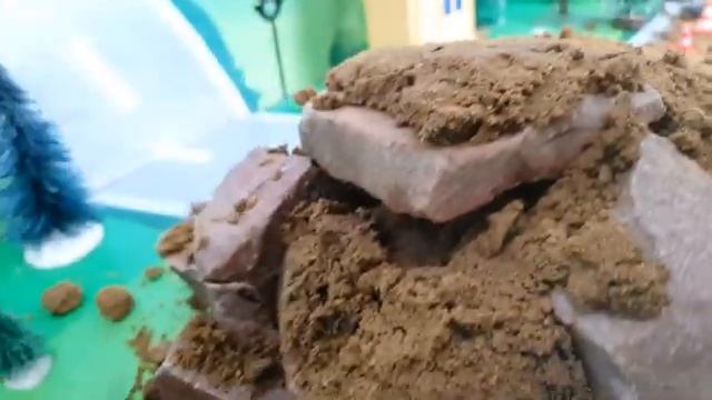 Мультик с игрушками - Гоночные машинки упали с моста - Петрович спасает детей смотреть онлайн