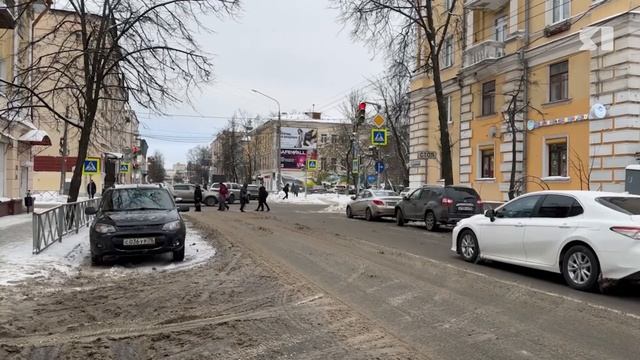 Ярославцам рассказали, как убрать наледь с крыш и обеспечить безопасность прохожих смотреть онлайн