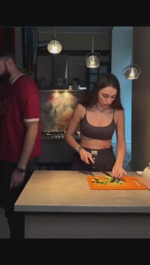 Позвала покормить уточек