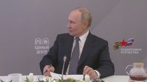 Мама Героя РФ Александра Ананичева на встрече с Путиным