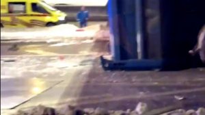 Камаз не проехал под мостом у метро Технопарк