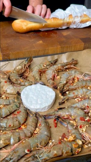 Креветки с сыром камамбер в духовке