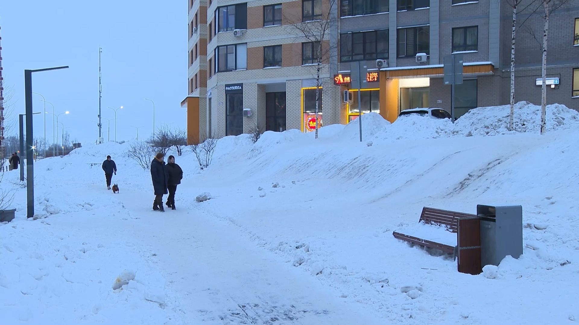 Почему горка на ул. Разведчика Абеля пользуется популярностью и чем чревато такое катание? смотреть онлайн