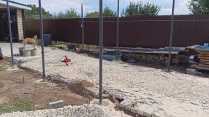 Забетонировал столбы для навеса по ниточке .Замедленная съёмка .