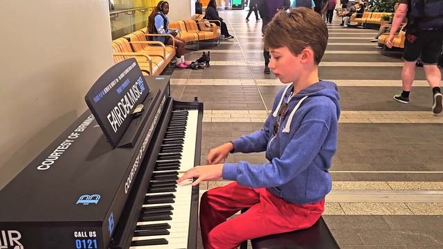 Турецкий марш на станции Бирмингем Нью-Стрит. Turkish March & some Rush E at Birmingham смотреть онлайн