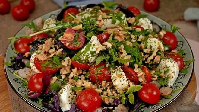 Салат с помидорами черри и грецкими орехами. смотреть онлайн