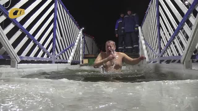 ДЕСЯТКИ ЖЕЛЕЗНОГОРЦЕВ ПРИНЯЛИ УЧАСТИЕ В КРЕЩЕНСКИХ КУПАНИЯХ НА ГОРОДСКОМ ВОДОХРАНИЛИЩЕ смотреть онлайн