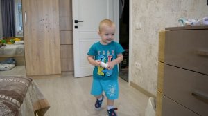 Играем Дома с Песочным Котом и в Мяч