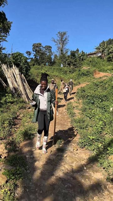 Это самое начало треккинга к гориллам