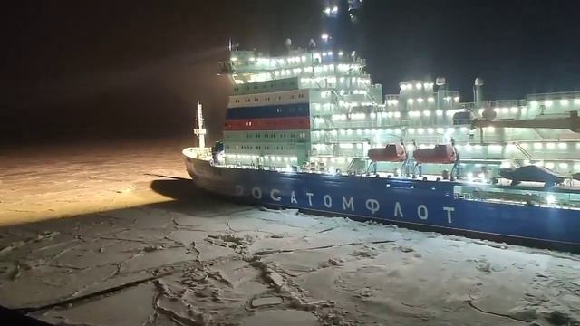 На атомных ледоколах очень много освещения, потому что ему попросту некуда девать энергию