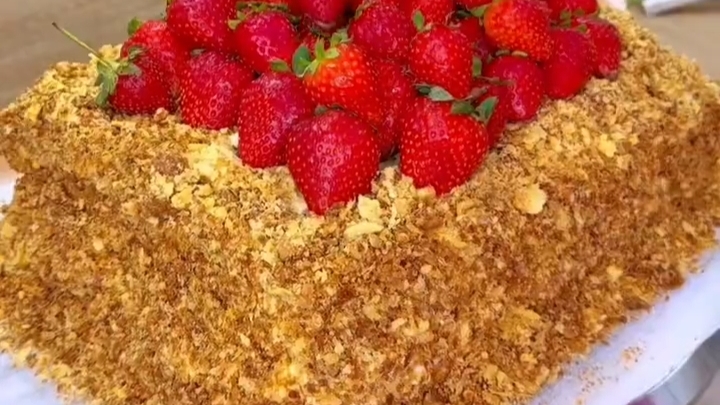 Вкуснейший, нежнейший, хрустящий «Наполеон»...🍰🍓😋 смотреть онлайн