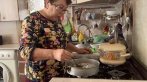 Соленая рыба белый фарель, не понравился. Варю ухи, из рыбы семги.