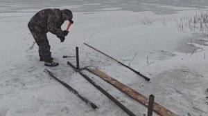 Начал новый строительный проект мосток, пока стоят морозы.