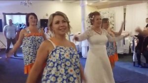 Невестины подружки так станцевали, артистки просто, на сцену им большую хоть сейчас, оценят гости