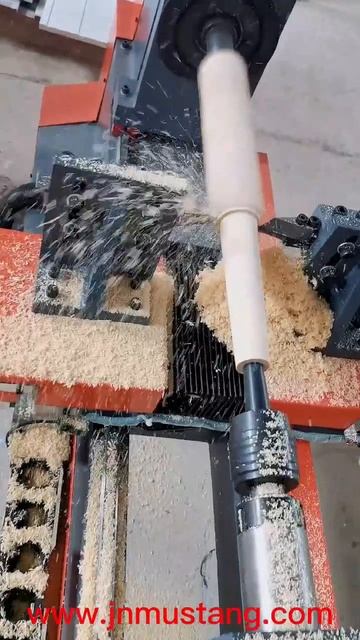 Токарный станок по дереву с ЧПУ MT1020 смотреть онлайн