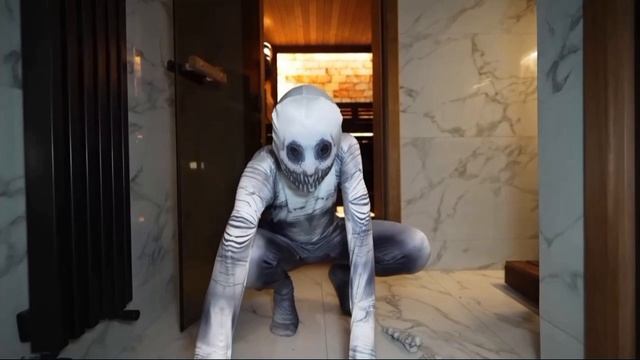 самые интересные кадры из ночёвки Ани Ксюши и Каролины в бане пришла на ночёвку ырка