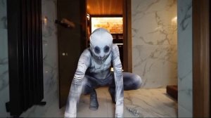 самые интересные кадры из ночёвки Ани Ксюши и Каролины в бане пришла на ночёвку ырка