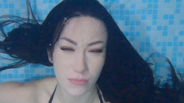 В бассейне она смотреть онлайн