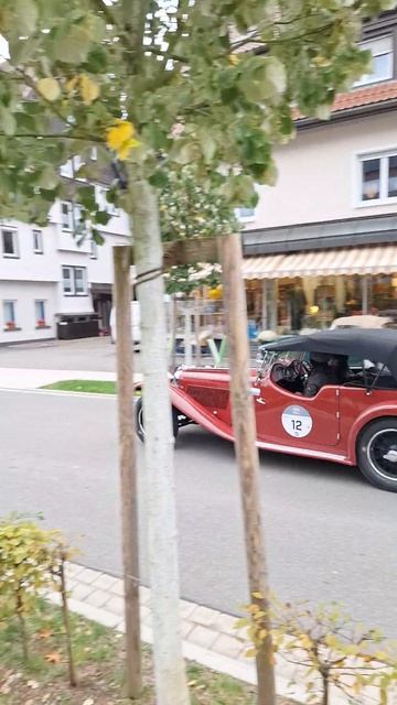 Большой красный олдтаймер смотреть онлайн