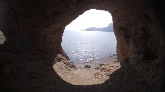 Грот Эолова арфа на мысе Алчак-Кая, красивая локация на Чёрном море в Крыму