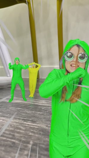 Охотники на демонов из K-POP уменьшились до размеров микробов.