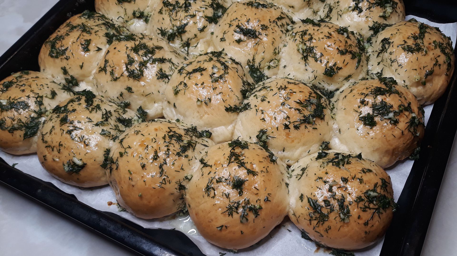 Пампушки с чесноком в духовке на дрожжах. Какие же они вкусные и ароматные! смотреть онлайн