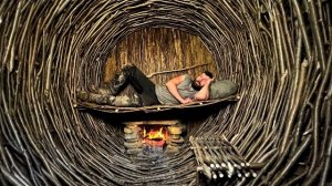 Строю укромное гнездышко, сплетенное из орешника, с печкой. Навыки выживания в дикой природе