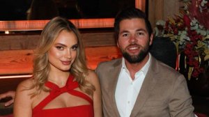 Тайное стало явным: интимные фото россиянки утекли в сеть после ночи в Куршевеле