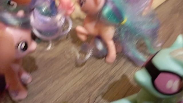 My little pony. Ребят, да это сочинение 😅😅. Школа №15. Пони Саша🖤💛 смотреть онлайн