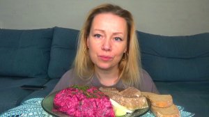 Мукбанг селедка под шубой, холодец с горчицкой. Еда вкуснота!
